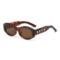 Modische Schildpatt geometrische Sonnenbrille, retro ovale Sonnenbrille mit Metallnieten. - Leopardenrahmen Braunes Glas
