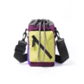 Outdoor Umhängetasche Detail, leichte Handytasche mit Reißverschluss und Riemen. - Hellgrün