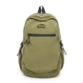 Vue frontale d'un sac à dos de randonnée extérieur vert olive avec logo Yikagi brodé - Vert