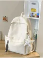 Detalle de linda mochila escolar crema con estampados de estrellas y llavero estrella - Con Colgante / Blanco