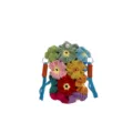 Gros plan d'un sac de téléphone en crochet fait main aux fleurs colorées - Bleu