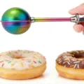 Stainless steel rainbow powder sifter telescopic baking tool for sugar and flour dusting in kitchen - Flour Sifter in Rainbow Color / Silver