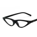Klassische schwarze Katzenaugen-Brille mit dreieckigem Rahmen und goldenen Punkten. - Schwarzer Rahmen Klare Linse (C6)
