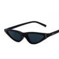 Vintage Retro-Cat-Eye-Sonnenbrille mit schwarzem Dreiecksrahmen und goldenen Akzenten - Schwarzer Rahmen Schwarzgraue Gläser (C1)