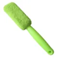 Vue détaillée de la brosse de nettoyage de jante de voiture en microfibre verte et ergonomique. - 28*6*4 cm / Vert