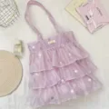 Vista detallada del bolso tote de organza lila claro con delicado bordado floral - Púrpura