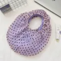 Bolso de organza morado con lunares, asa fruncida y un dulce detalle de lazo - Púrpura