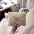 Detailopname van een beige opbergtas met rits voor dagelijkse organisatie - L / Beige
