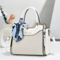 Elegante borsa a mano bianca con foulard di seta blu, borsa tote in pelle PU di moda. - Bianco avorio