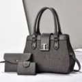 Elegante borsa a mano in tessuto grigio da donna, con chiusura a T e portafogli coordinati. - Grigio