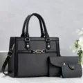 Set di borse nere eleganti da donna con shopper e pochette. Tessuto texturizzato, moda. - Set da 3 pezzi / Nero