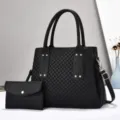 Vista dettagliata della borsa tote nera trapuntata elegante che mostra consistenza e borchie. - Nero