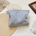 Koreanischer Stil Blumen-Leinen-Kosmetiktasche mit Reißverschluss, große Kulturbeutel. - Koreanischer Stil Blauer Hintergrund Kleine Blume