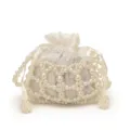 Exquisites Detail der weißen Perlen-Eimer-Tasche, elegantes gewebtes Perlennetz-Design. - Weiß