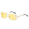 Gafas de sol cuadradas retro de metal con lentes amarillas y patillas con letra B - Marco Dorado Lente Amarillo C4