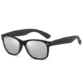 Lunettes de soleil polarisées noires classiques avec verres réfléchissants argentés. - Monture noir mat avec verres miroir argent C7