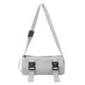 Borsa a tracolla cilindrica a quadri grigia con fibbie nere per sport e viaggi casual. - Grigio