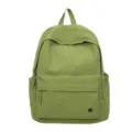 Vue détaillée de la poche avant du sac à dos vert pour les étudiants quotidiens. - Vert