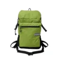 Vue détaillée du sac à dos de voyage outdoor à carreaux verts avec sangles réglables. - Vert Herbe