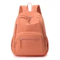Vue de détail du sac à dos en nylon imperméable, cartable rose pêche pour le quotidien. - Rose