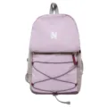 Detailansicht eines leichten Wanderrucksacks mit Frontkordeln und lilafarbenem Design. - Groß (Ohne Anhänger) / Lila