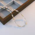 Elegante Perlen und Kristallsplitter Perlenkette, zarte Goldkette fur den taglichen Damenstil. - Weißer Kristall mit Rosafarbener Perlenkette