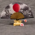 Eventail pliant en soie avec baleines en bois et support, design traditionnel chinois. - Dragon et phénix