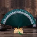 Éventail pliant vert foncé élégant avec motif de dentelle blanche et support en bois - Os Vert N° 3 / Vert