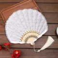 Eventail pliant en dentelle vintage traditionnelle avec cotes en bambou et beau gland. - Style A