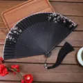 Eventail pliant noir avec motif de fleurs de cerisier et pompon pour la danse et style Hanfu. - Style FJ-04