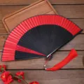Roter und schwarzer Fächer mit Quaste, traditioneller chinesischer Handfächer für Tanzauftritt. - FJ-07 Stil