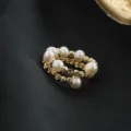 Eleganter zweilagiger goldener Perlenring, schickes verstellbares offenes Design. - Stahlring Stil