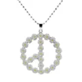 Detalle de primer plano de la cadena de cuentas plateada con colgante margarita de paz. - Collar de Margarita de Paz / Plateado