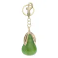 Dettaglio del portachiavi a pera verde glitterato con ferramenta in metallo dorato per borse. - Verde