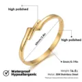Brazalete rígido de acero inoxidable dorado para mujer, diseño minimalista con acabado pulido. - Brazaletes de doble barra cruzada