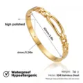 Vista detallada de pulsera de cadena de acero dorado, impermeable y diseño pulido. - Brazaletes de eslabones de una sola hilera con hebilla de herradura en U