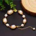 Elegantes Perlen-Draht-Armband mit goldfarbener Kette und Verlängerung für Damen. - Barockperle (GB0055)