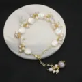 Natürliches Barock Süßwasser Perlenarmband, elegante weiße und lila Perlen Damen Schmuck. - Barock Armband