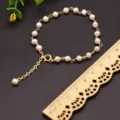 Zarte Süßwasserperlen Armband mit Goldkette, elegantes Sommer Schmuckstück für Damen. - Sternenhimmel Reisketten Armband