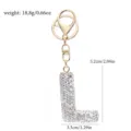 Detailaufnahme des Strass-Buchstaben-L-Schlüsselanhängers mit Glanz, Verschluss und Maßangaben. - Buchstabe L / Weißer Strass