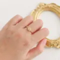 Elegante anillo cuadrado de piedra amarilla con banda trenzada, delicada joya de plata. - Anillo-Dorado