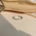 Anillo abierto de rama de plata, diseño minimalista con pequeño cristal, joya elegante. - Abierto Ajustable / Mujeres (Plata 999)