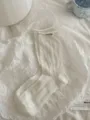 Calzini bianchi da donna in cotone con motivo traforato, bordo arrotolato e etichetta in tessuto graziosa - Taglia unica / Bianco