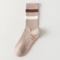 Calzini da yoga in cotone kaki da donna con punti antiscivolo e polsini a righe per fitness. - Taglia unica / Cachi
