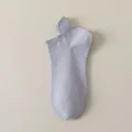 Calzini corti sottili in cotone grigio chiaro da donna, variante modello fantasmino. - Viola Taro