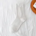 Calzini bianchi da donna in cotone a tubo medio, calze basic a tinta unita minimal. - Taglia unica / Bianco crema post-parto