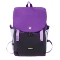 Vue détaillée du sac à dos bicolore élégant, avec tissu résistant et poche avant spacieuse. - Violet
