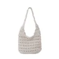Dettaglio della trama a maglia beige della borsa a tracolla casual con motivo traforato. - Bianco