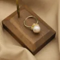 Anello perla argento 925 regolabile con perla barocca naturale e delicato design floreale. - Rombo in Pizzo (GR0266C) / Aperto regolabile / Oro