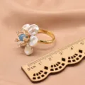 Anello aperto con perla barocca a fiore pietra blu e argento 925 regolabile elegante. - Petalo Blu Chiaro / Argento 925 / Argento